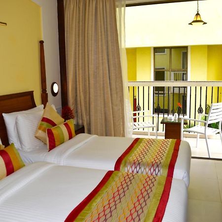 Sea Breeze Max Resort & Spa Мадгаон Екстериор снимка