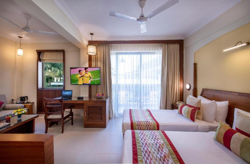 Sea Breeze Max Resort & Spa Мадгаон Екстериор снимка