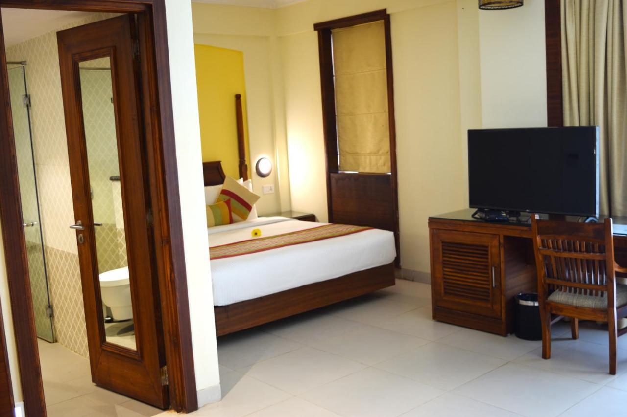 Sea Breeze Max Resort & Spa Мадгаон Екстериор снимка