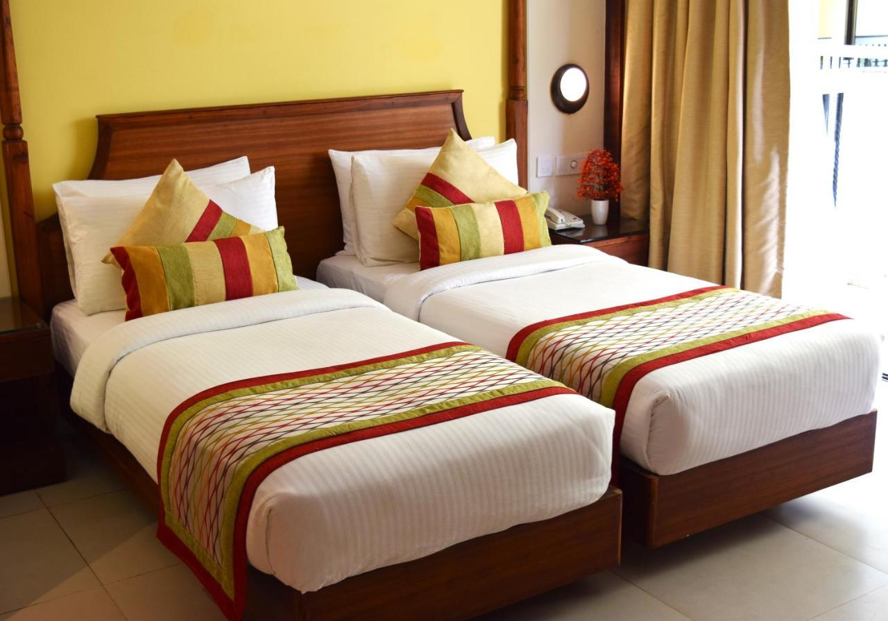 Sea Breeze Max Resort & Spa Мадгаон Екстериор снимка