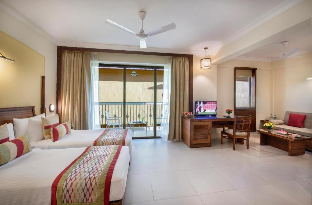 Sea Breeze Max Resort & Spa Мадгаон Екстериор снимка