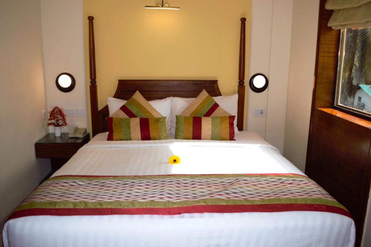 Sea Breeze Max Resort & Spa Мадгаон Екстериор снимка