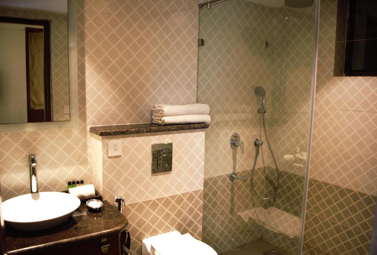 Sea Breeze Max Resort & Spa Мадгаон Екстериор снимка