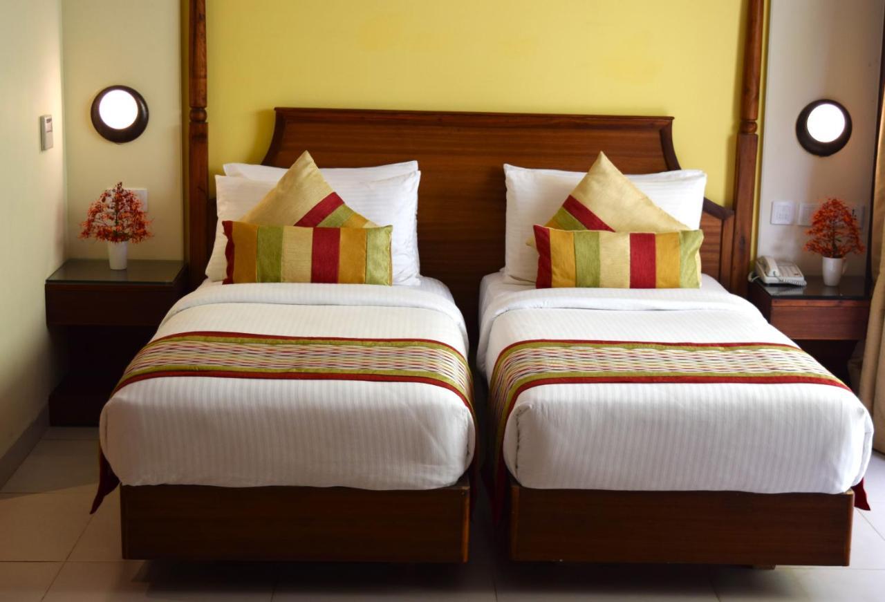 Sea Breeze Max Resort & Spa Мадгаон Екстериор снимка