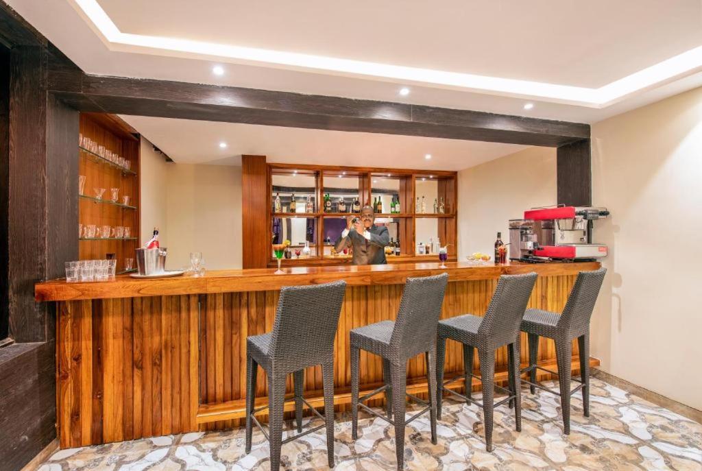 Sea Breeze Max Resort & Spa Мадгаон Екстериор снимка
