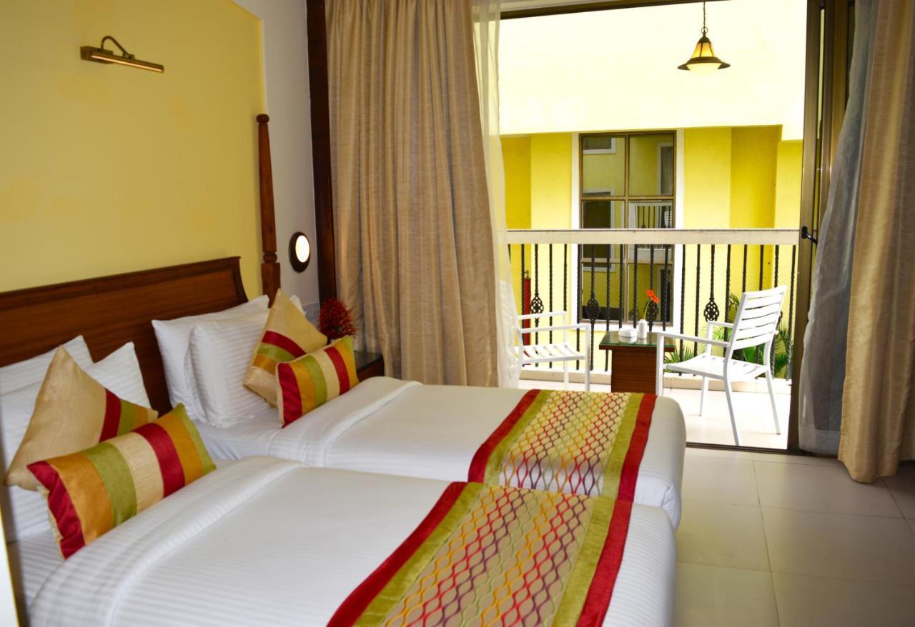 Sea Breeze Max Resort & Spa Мадгаон Екстериор снимка